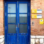 Puerta exterior de acceso a P.I.F.